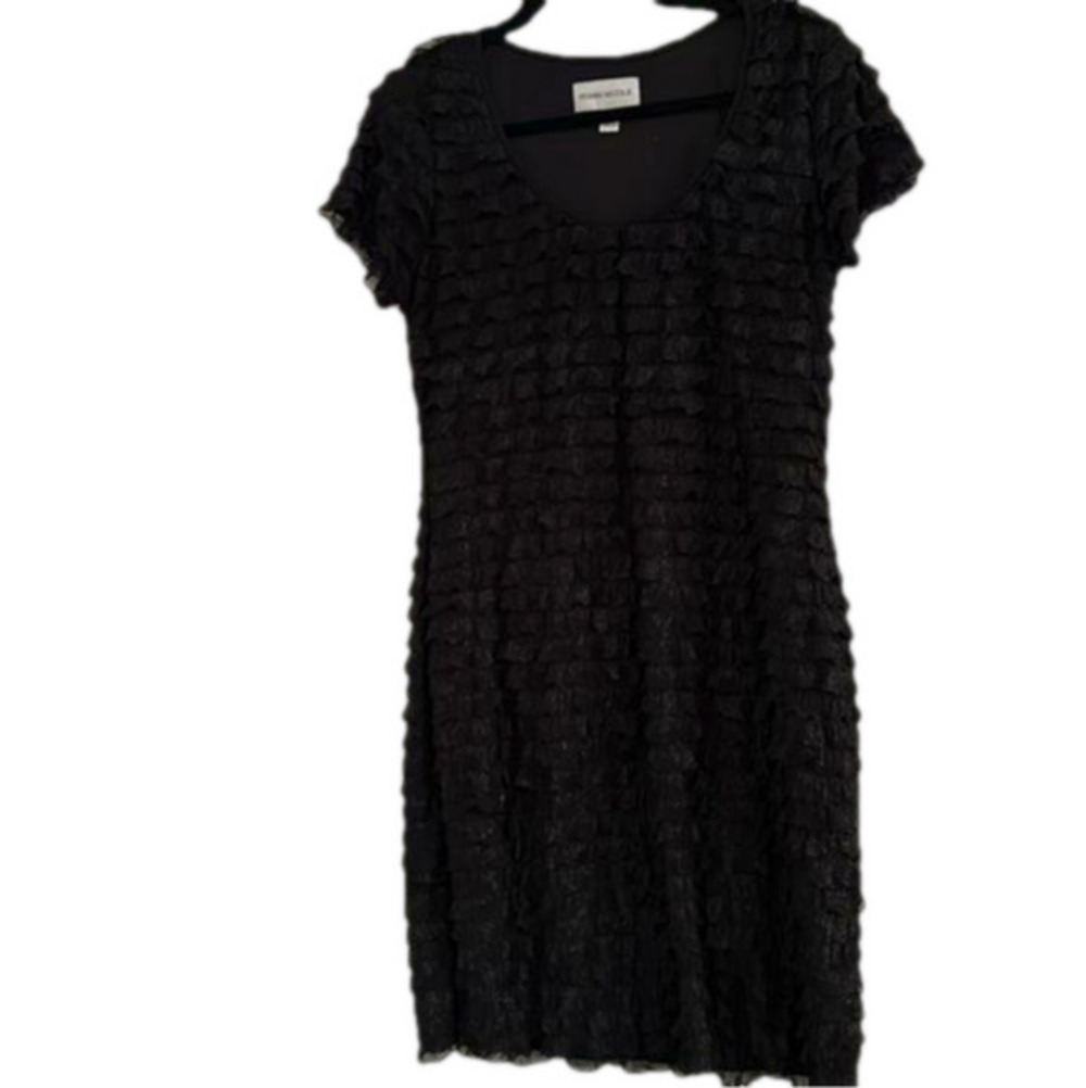 Ronni Nicole bodycon black dress